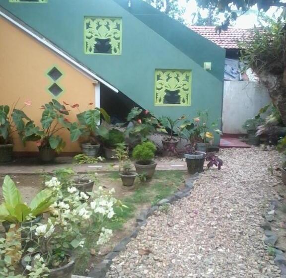 호텔 Himasha Guest