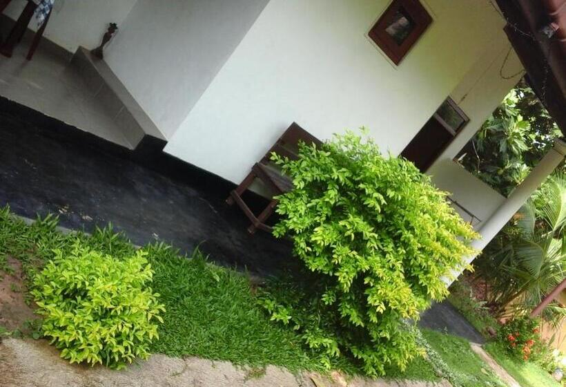 호텔 Himasha Guest