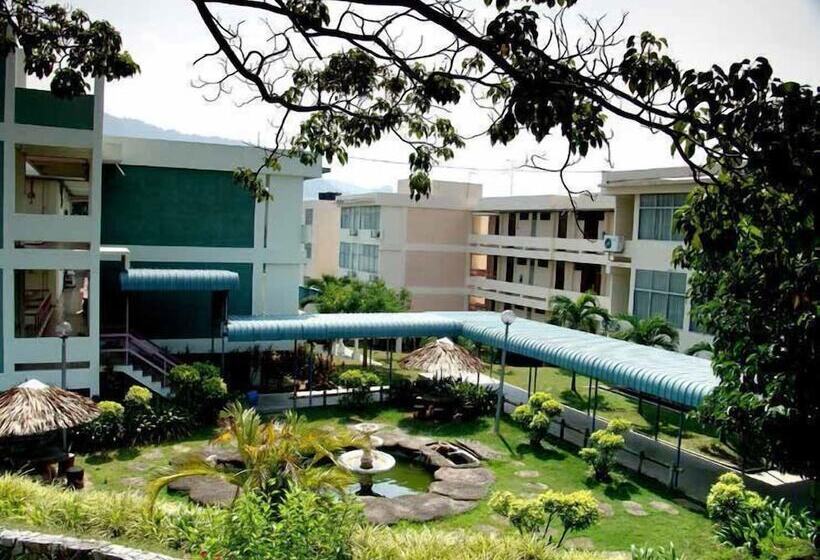 בית מלון כפרי International House