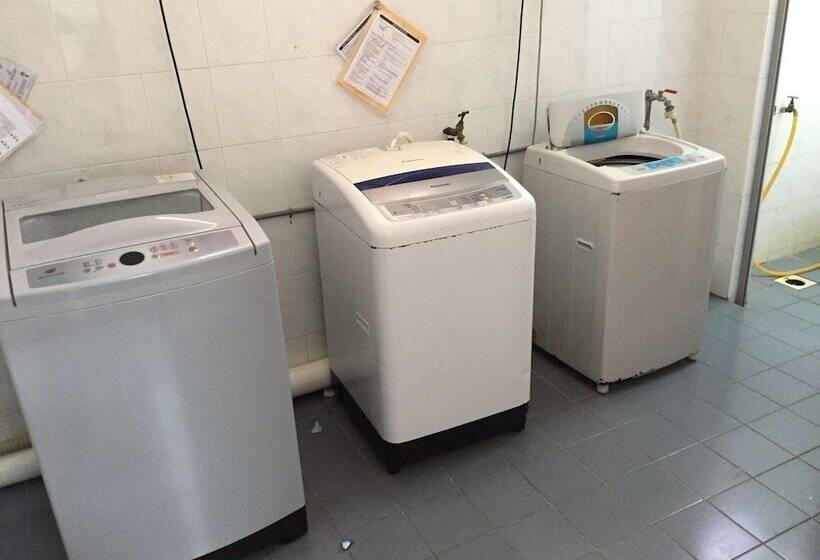 בית מלון כפרי International House