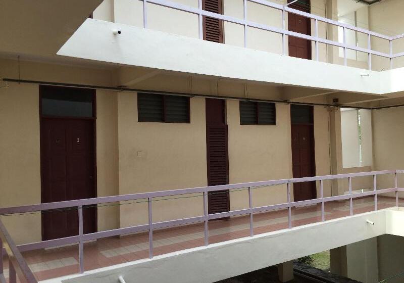 בית מלון כפרי International House