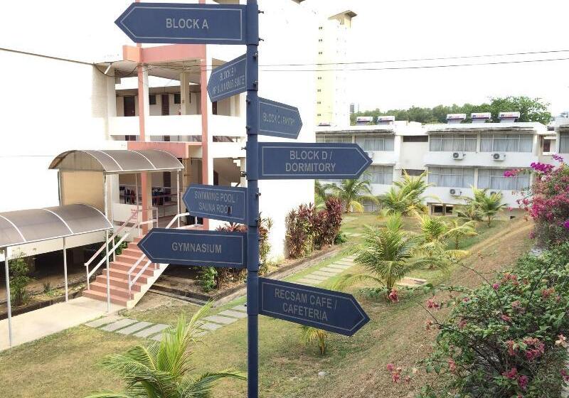 בית מלון כפרי International House