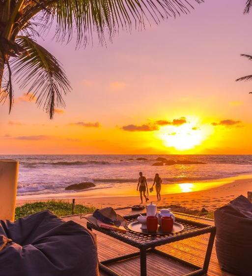 בית מלון כפרי J Ambalangoda