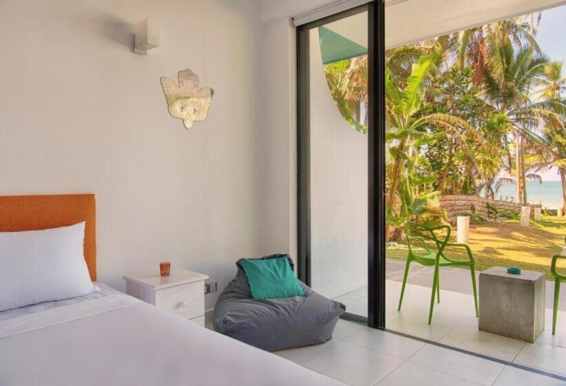 בית מלון כפרי J Ambalangoda