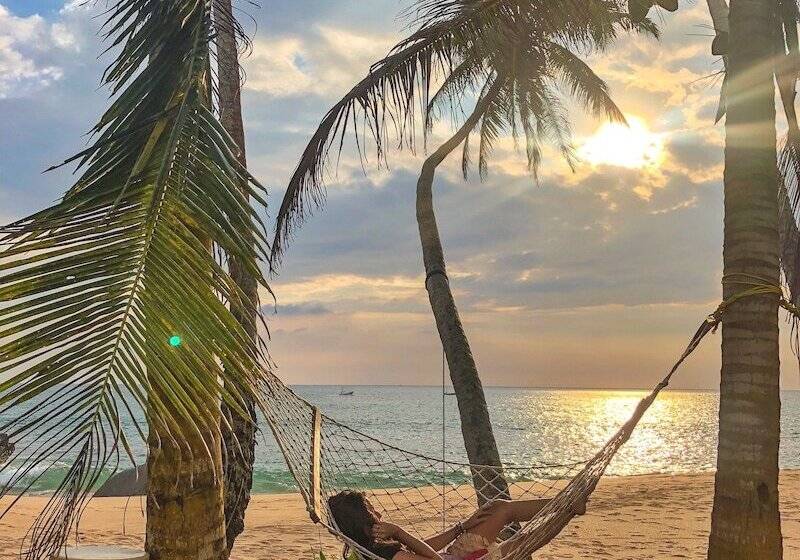 בית מלון כפרי J Ambalangoda