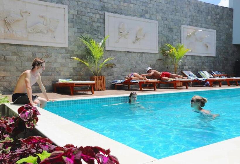 هتل Kaani Village & Spa