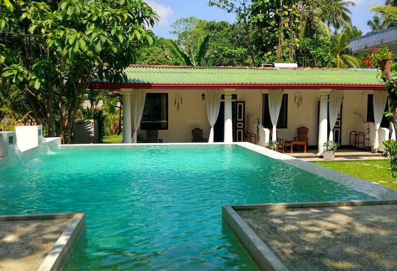 فندق Nature Villa Unawatuna   Adults Only