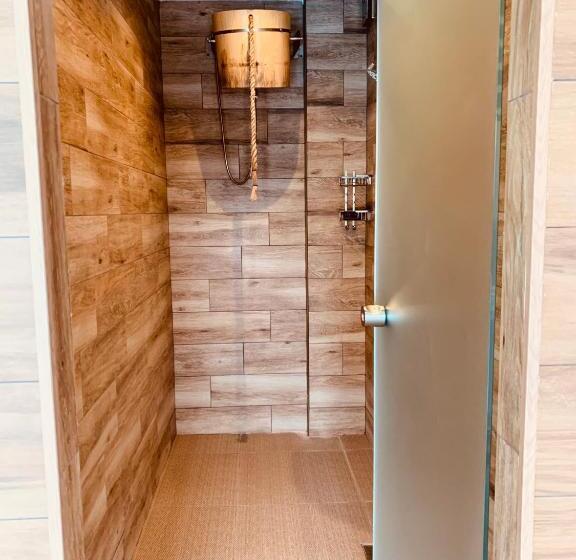 هتل Neptun Kvariati