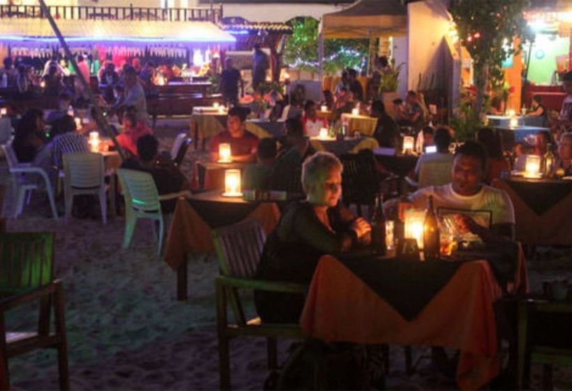 ホテル Samaya Tranz