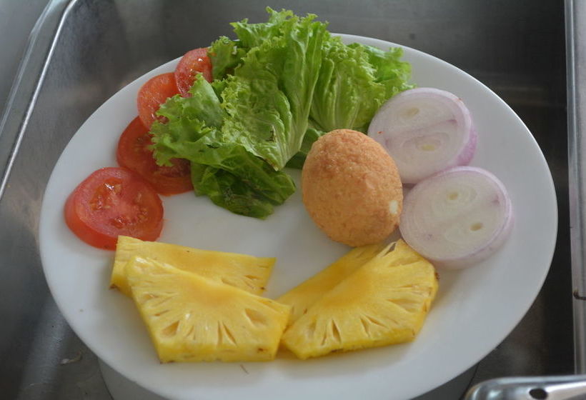 Отель Sayurima Tourist