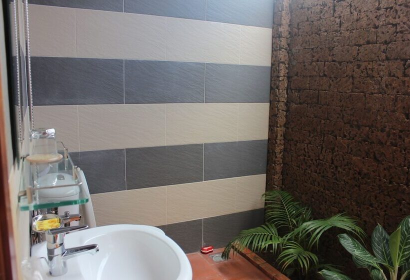 هتل Seaside Villa