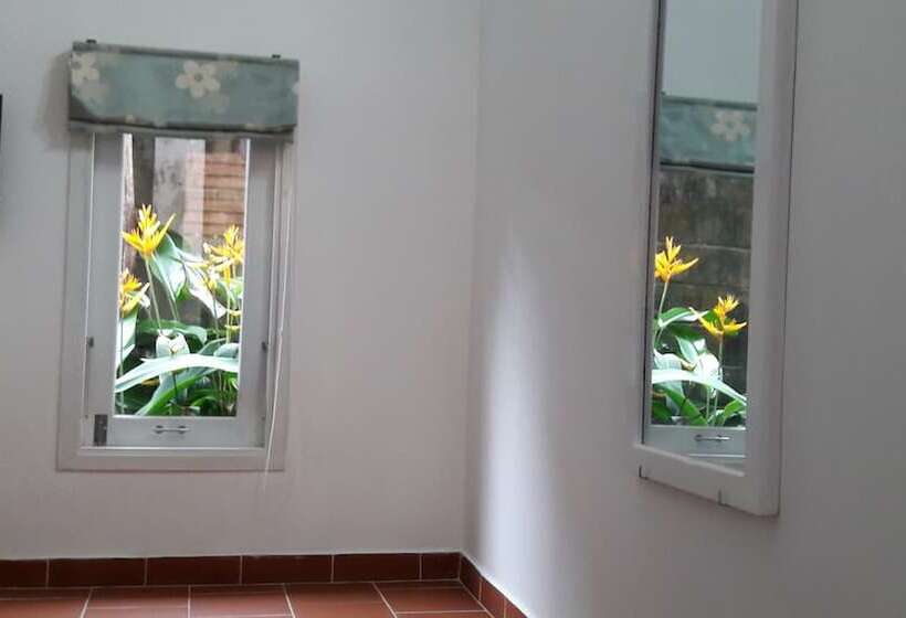 هتل Seaside Villa