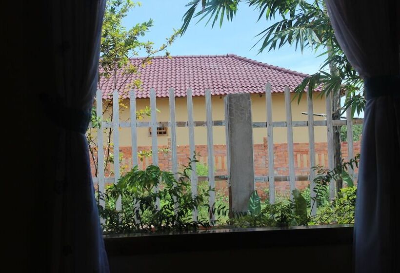 هتل Seaside Villa