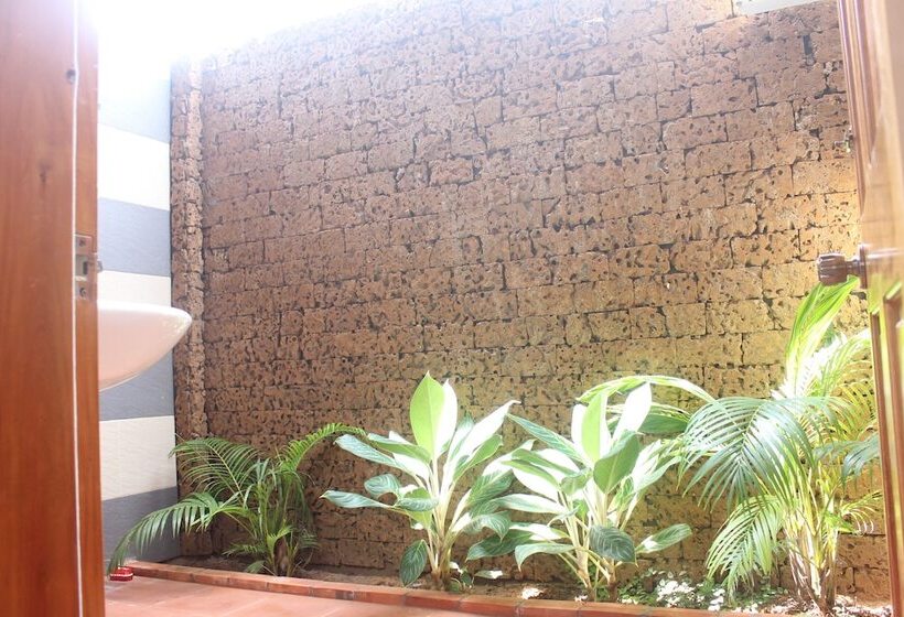 هتل Seaside Villa