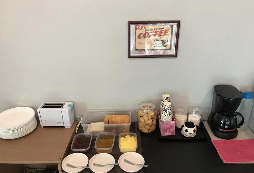 Super 8 Hotel @ Bayan Baru