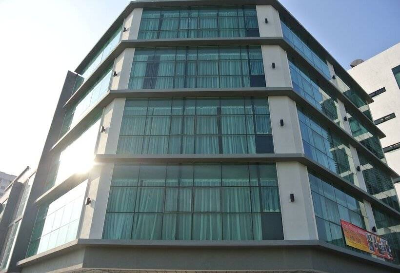 Super 8 Hotel @ Bayan Baru