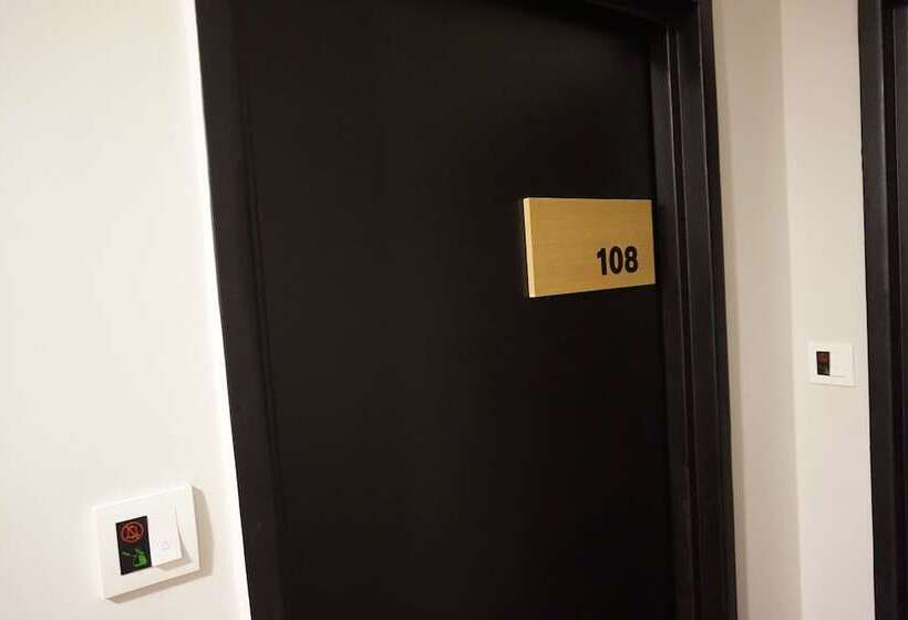 Super 8 Hotel @ Bayan Baru