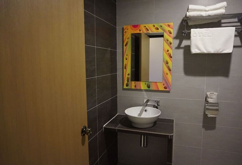 Super 8 Hotel @ Bayan Baru