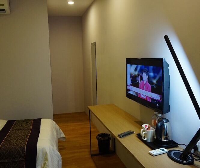 Super 8 Hotel @ Bayan Baru