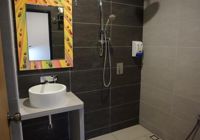 Super 8 Hotel @ Bayan Baru