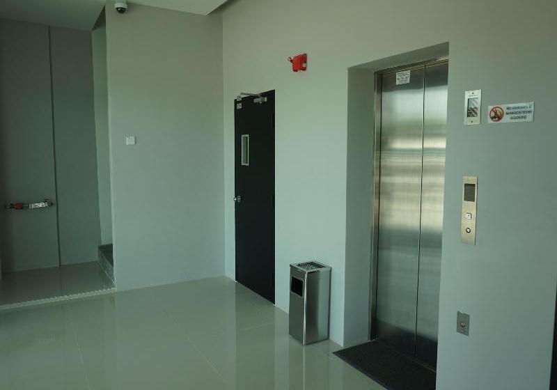 Super 8 Hotel @ Bayan Baru