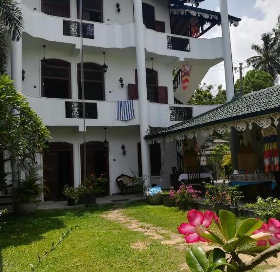 Отель The Villa