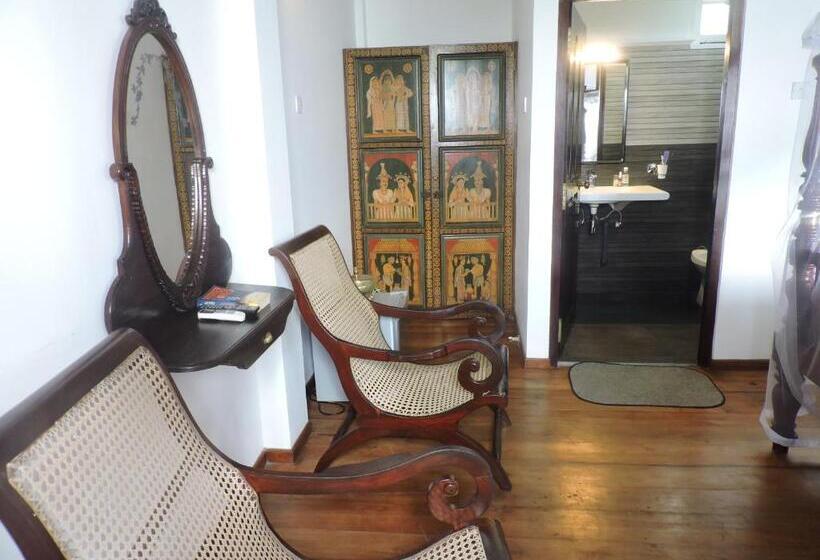 Отель The Villa