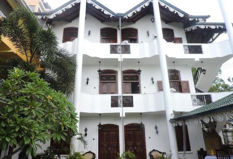 Отель The Villa