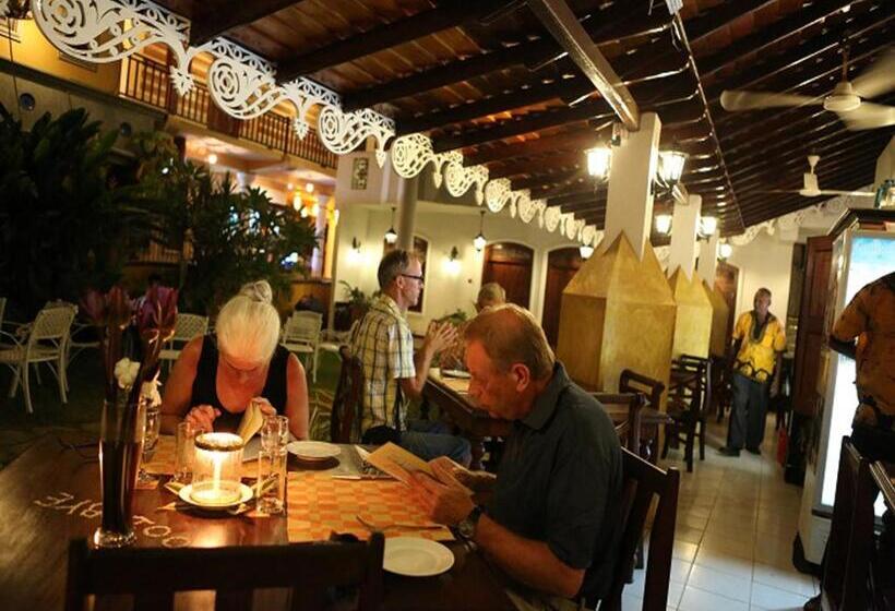 Отель The Villa