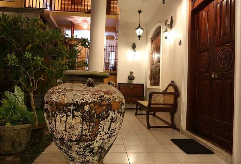 Отель The Villa