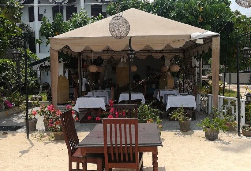 Отель The Villa