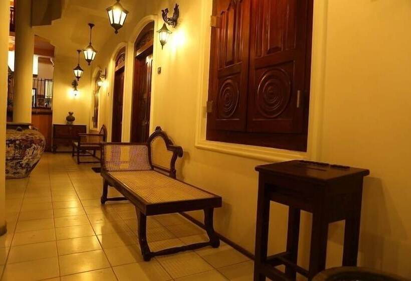 Отель The Villa