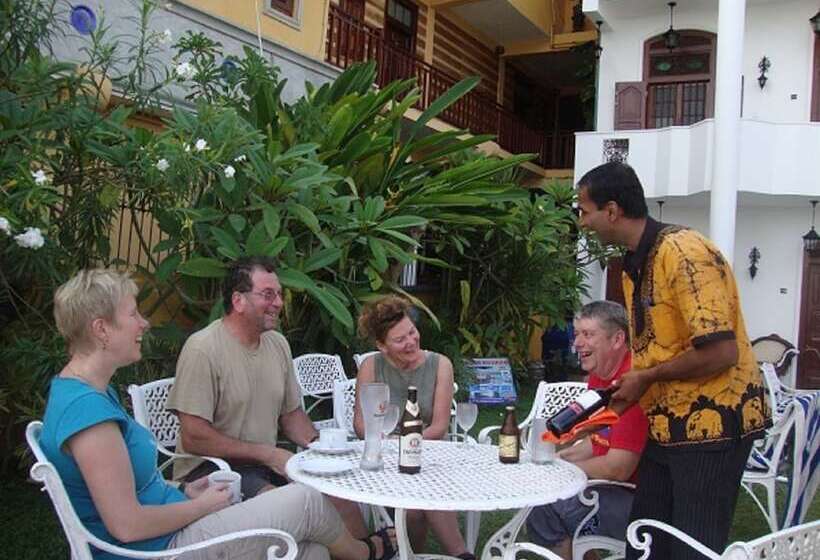 Отель The Villa