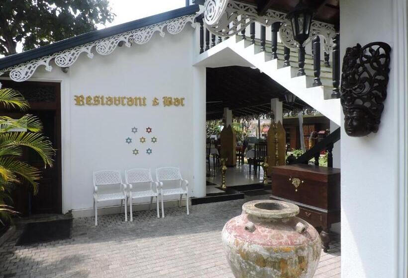 Отель The Villa