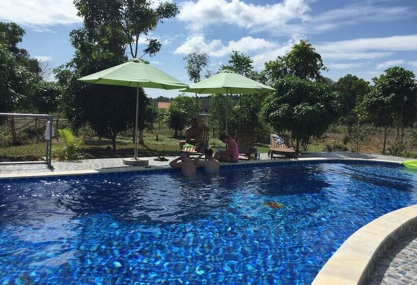 هتل Tina Bungalow