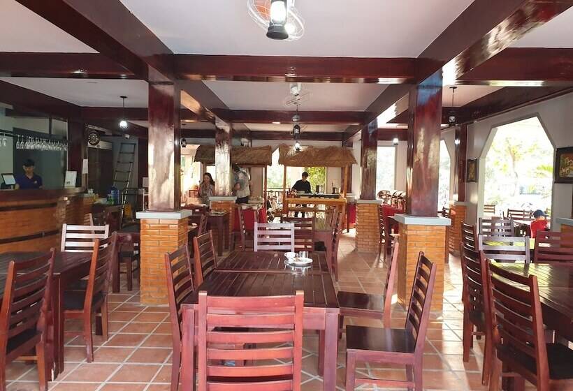 هتل Vela Phu Quoc Resort