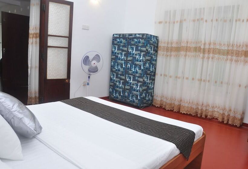 Отель Kurumba Hills