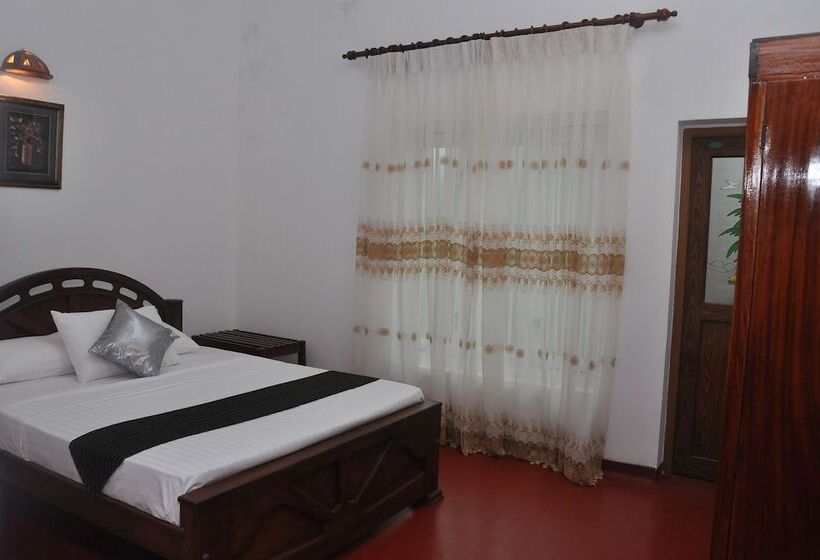 Отель Kurumba Hills