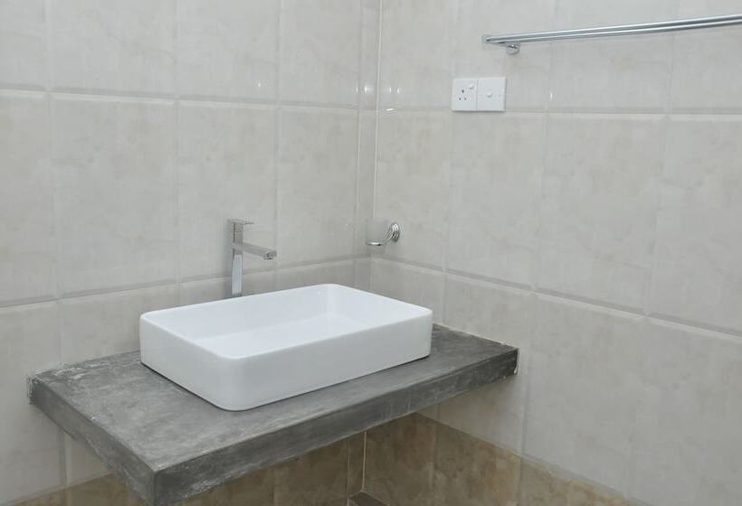 Отель Kurumba Hills