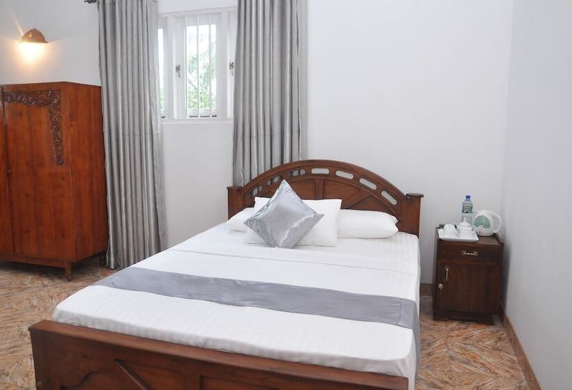 Отель Kurumba Hills