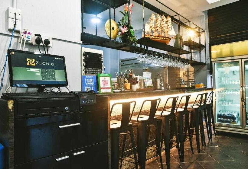 Leisure Cove Hotel & Apartments