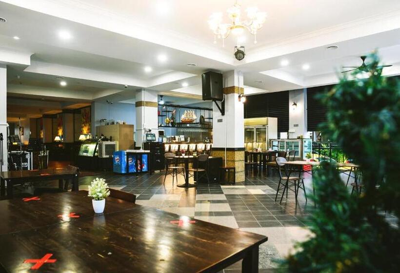 Leisure Cove Hotel & Apartments