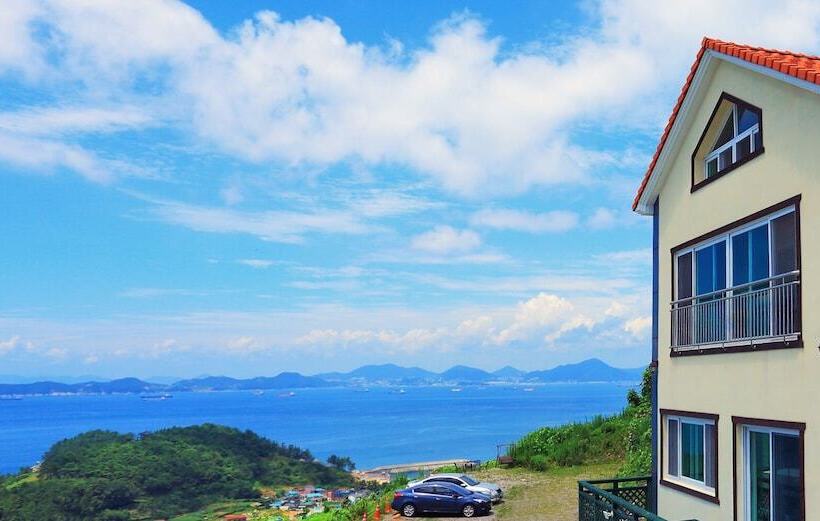 Namhae Montmartre Pension