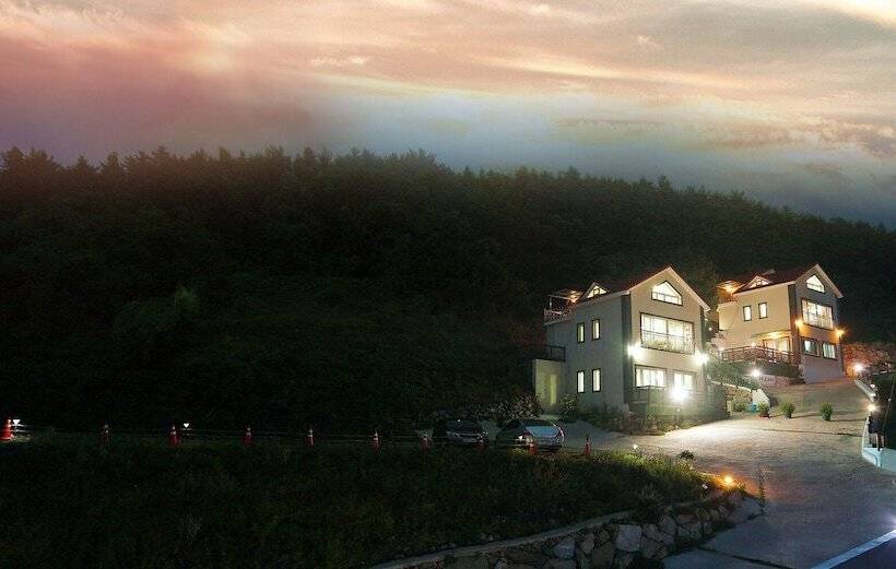 Namhae Montmartre Pension