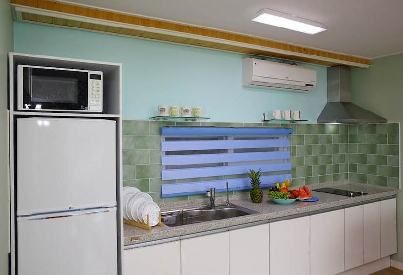 Namhae Montmartre Pension