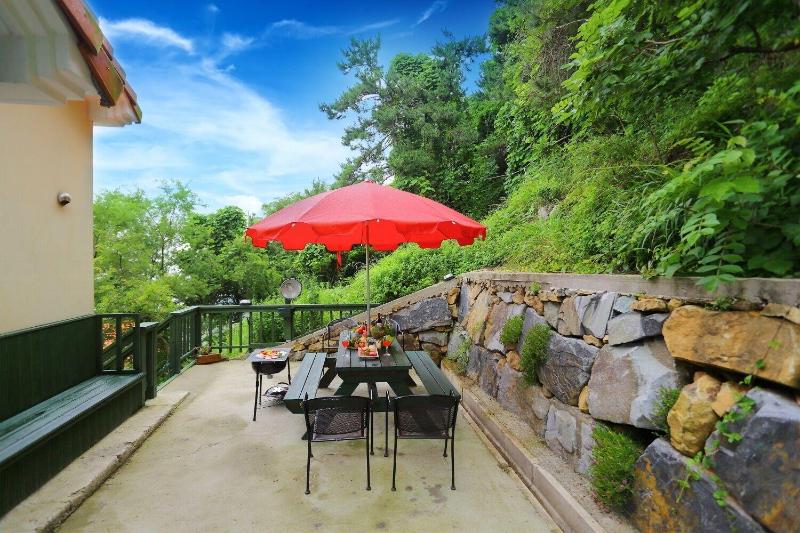 Namhae Montmartre Pension