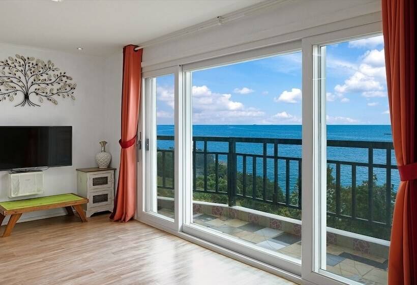 Namhae Montmartre Pension