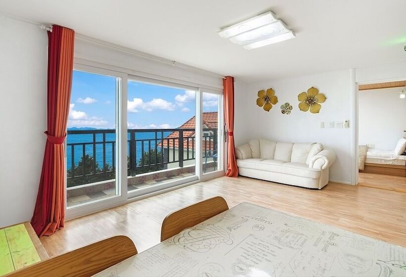 Namhae Montmartre Pension