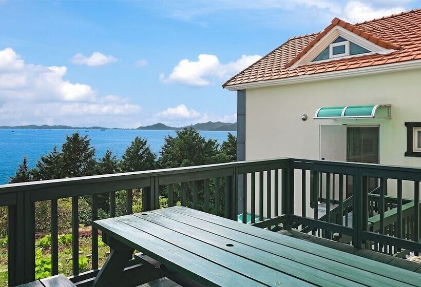 Namhae Montmartre Pension