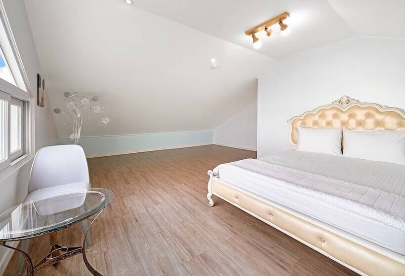 Namhae Montmartre Pension